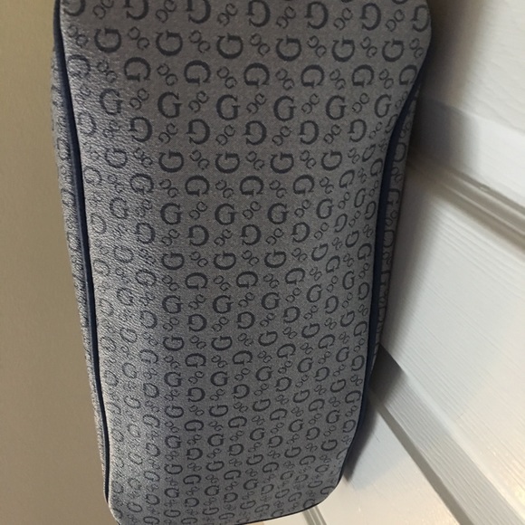 GUESS Los Angeles Purse - Picture 4 of 6